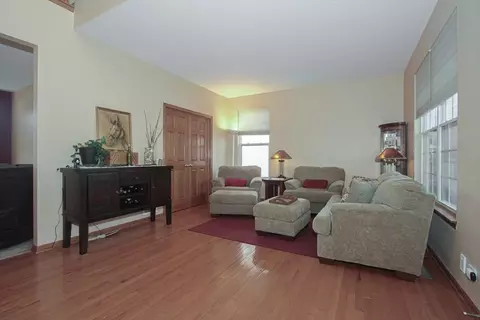 Living - 1909 Blue Heron Cir, Bartlett, IL 60103 photo 6 of 10
