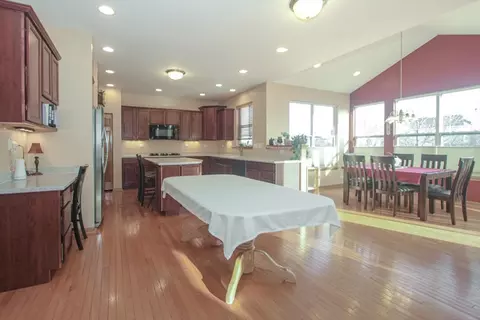 Dining - 1909 Blue Heron Cir, Bartlett, IL 60103 photo 2 of 3