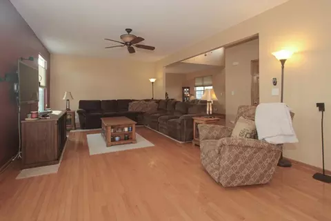 Living - 1909 Blue Heron Cir, Bartlett, IL 60103 photo 4 of 10