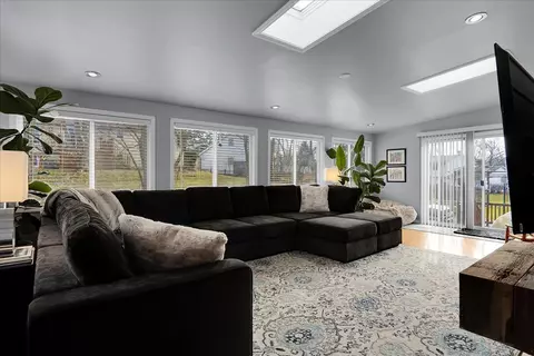 Living - 415 Devon Ln, Bolingbrook, IL 60440 photo 5 of 7