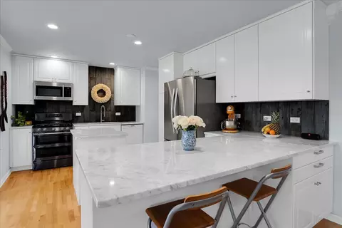 Kitchen - 415 Devon Ln, Bolingbrook, IL 60440 photo 2 of 4