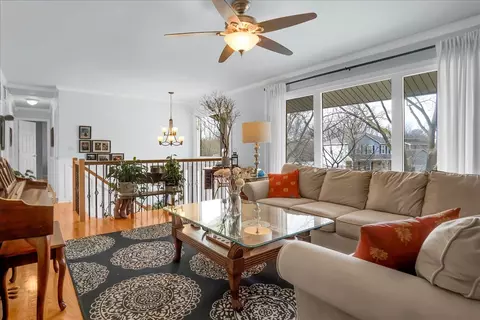 Living - 415 Devon Ln, Bolingbrook, IL 60440 photo 2 of 7