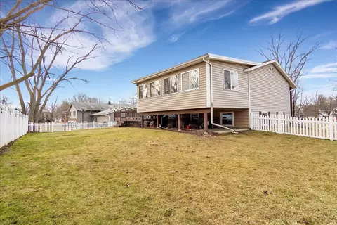Exterior - 415 Devon Ln, Bolingbrook, IL 60440 photo 7 of 9