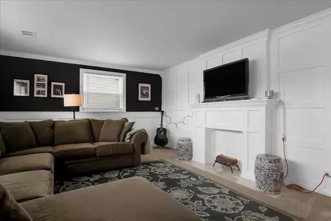 Living - 415 Devon Ln, Bolingbrook, IL 60440 photo 3 of 7