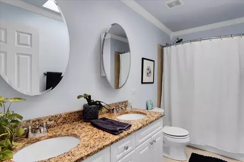 Bath - 415 Devon Ln, Bolingbrook, IL 60440 photo 1 of 2