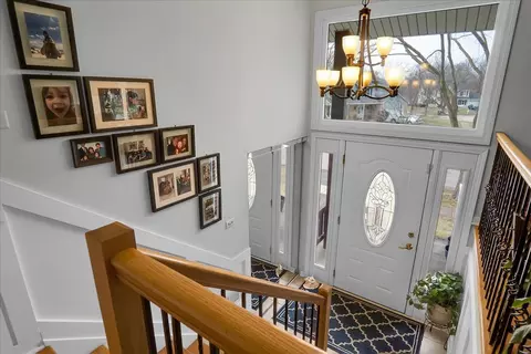 Entry Way - 415 Devon Ln, Bolingbrook, IL 60440 photo 1 of 2