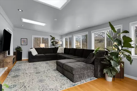 Living - 415 Devon Ln, Bolingbrook, IL 60440 photo 6 of 7
