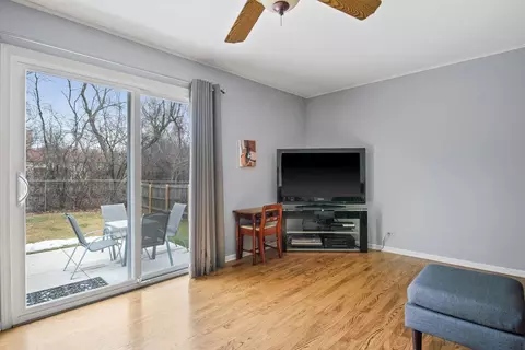 Living - 772 Bayberry Dr, Bartlett, IL 60103 photo 4 of 5