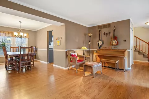 Living - 772 Bayberry Dr, Bartlett, IL 60103 photo 2 of 5