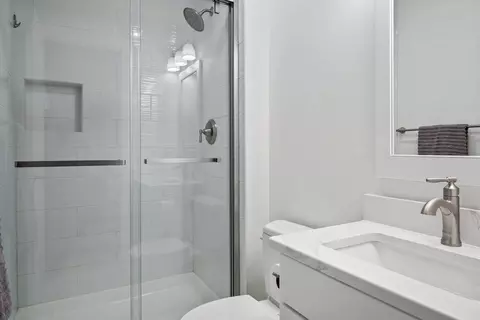 Bath - 772 Bayberry Dr, Bartlett, IL 60103 photo 2 of 3