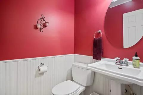 Bath - 772 Bayberry Dr, Bartlett, IL 60103 photo 1 of 3