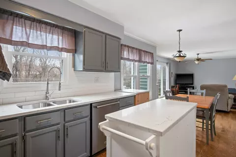 Kitchen - 772 Bayberry Dr, Bartlett, IL 60103 photo 4 of 4
