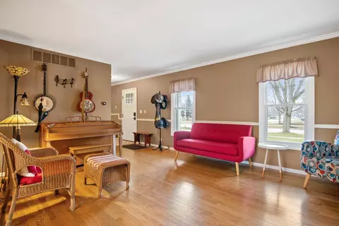 Living - 772 Bayberry Dr, Bartlett, IL 60103 photo 3 of 5