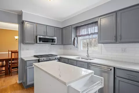 Kitchen - 772 Bayberry Dr, Bartlett, IL 60103 photo 2 of 4