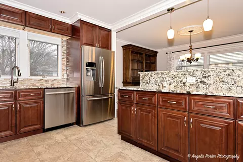 Kitchen - 1715 N Beech Rd, Mount Prospect, IL 60056 photo 1 of 6