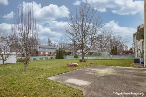 Exterior - 1715 N Beech Rd, Mount Prospect, IL 60056 photo 4 of 6