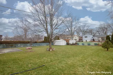 Exterior - 1715 N Beech Rd, Mount Prospect, IL 60056 photo 5 of 6