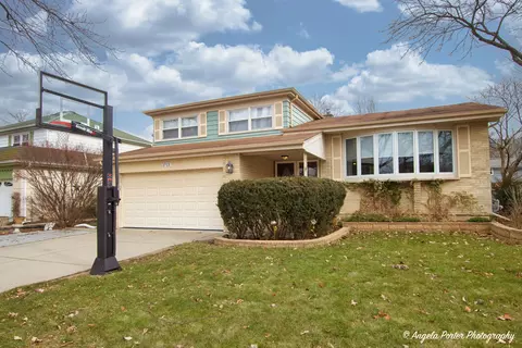 1715 N Beech Rd, Mount Prospect, IL 60056
