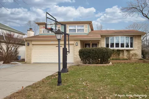 Exterior - 1715 N Beech Rd, Mount Prospect, IL 60056 photo 3 of 6