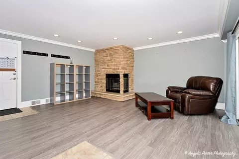 Living - 1715 N Beech Rd, Mount Prospect, IL 60056 photo 7 of 10