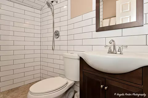 Bath - 1715 N Beech Rd, Mount Prospect, IL 60056 photo 2 of 2