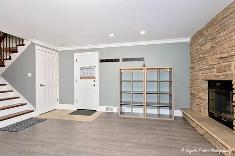 Living - 1715 N Beech Rd, Mount Prospect, IL 60056 photo 9 of 10