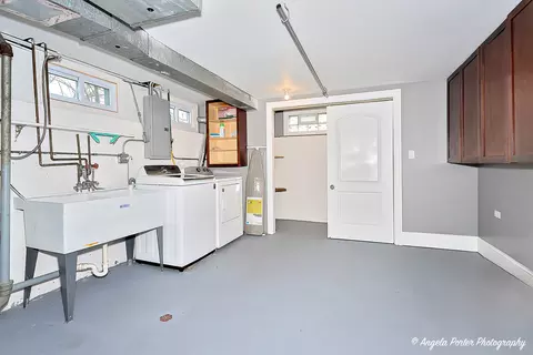 Kitchen - 1715 N Beech Rd, Mount Prospect, IL 60056 photo 6 of 6