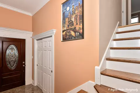 Entry Way - 1715 N Beech Rd, Mount Prospect, IL 60056 photo 1 of 1