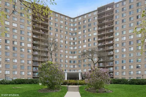 6833 N Kedzie Ave #402, Chicago, IL 60645