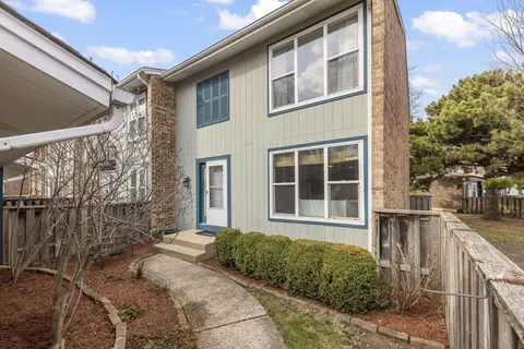 235 Oakwood Ln, Bloomingdale, IL 60108