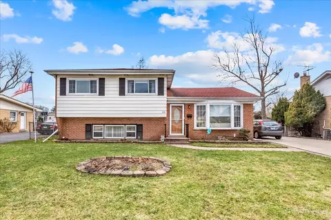 370 Gilbert Dr, Wood Dale, IL 60191