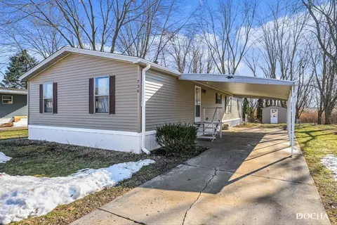 736 Southmoor Dr, Dekalb, IL 60115