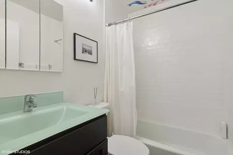 Bath - Undisclosed, Chicago, IL 60657 photo 2 of 2