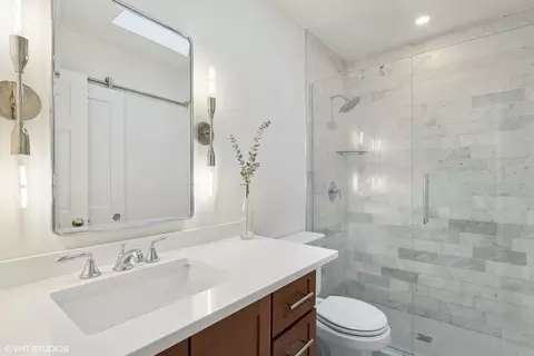 Bath - Undisclosed, Chicago, IL 60657 photo 1 of 2
