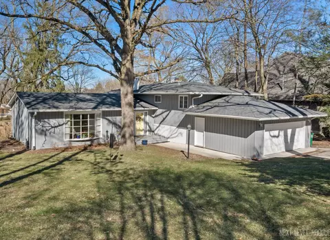 27 W580 Washington Ave, Winfield, IL 60190