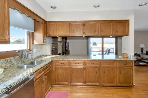 Kitchen - 13558 185th St, Mokena, IL 60448 photo 2 of 3