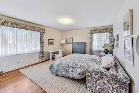 Bedroom - 6550 Manor Dr, Burr Ridge, IL 60527 photo 3 of 4