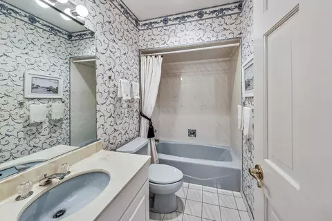 Bath - 6550 Manor Dr, Burr Ridge, IL 60527 photo 1 of 3