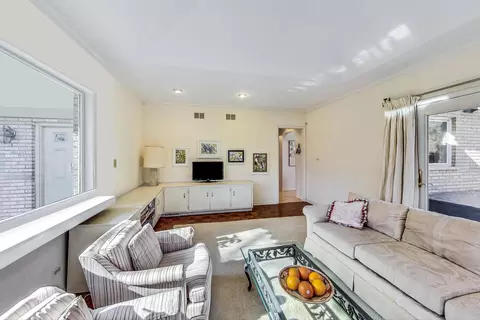 Living - 6550 Manor Dr, Burr Ridge, IL 60527 photo 5 of 5