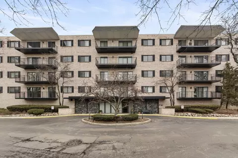 1 S150 Spring Rd #2D, Oakbrook Terrace, IL 60181