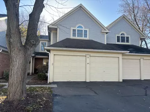 30 W006 Laurel Ct, Warrenville, IL 60555