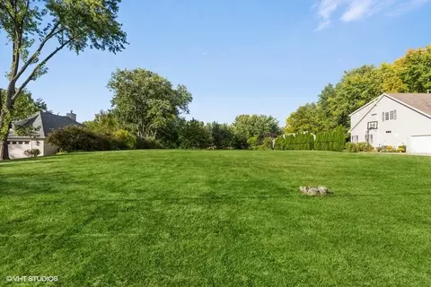 690 W Echo Ln, Palatine, IL 60067
