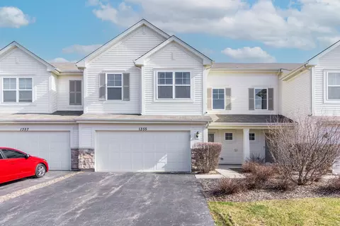 1355 Newport Cir, Pingree Grove, IL 60140