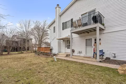 2 Wake Robin Ct #A, Woodridge, IL 60517