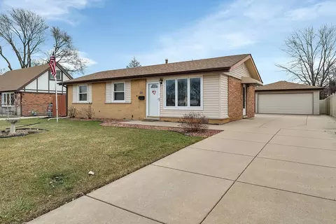 7131 Hanover St, Bridgeview, IL 60455