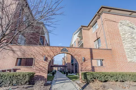 8430 W Catalpa Ave #502, Chicago, IL 60656