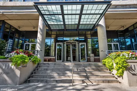 900 N Kingsbury St #976, Chicago, IL 60610