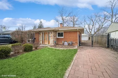 Exterior - 256 Cindy Ln, Wheeling, IL 60090 photo 2 of 4