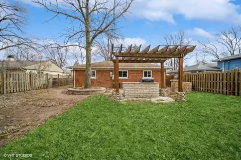 Exterior - 256 Cindy Ln, Wheeling, IL 60090 photo 4 of 4