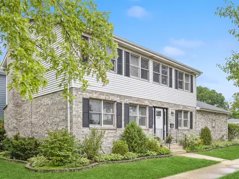 325 E Lincoln Ave, La Grange, IL 60525